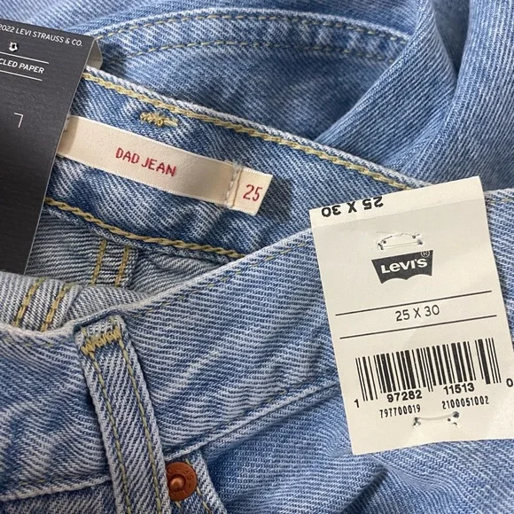 NEW Levi’s Dad Jean in This and That Light Wash - 25x30 - Picture 16 of 16